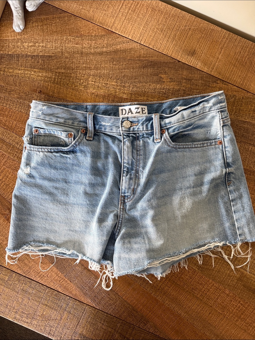 DAZE Light Wash Frayed Hem Denim Shorts